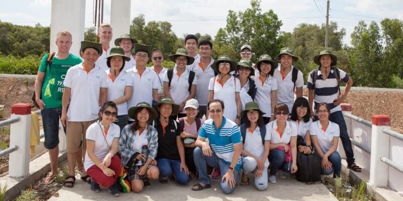 TRG đồng hành cùng WWF trong dự án trồng cây khu đất ngập nước