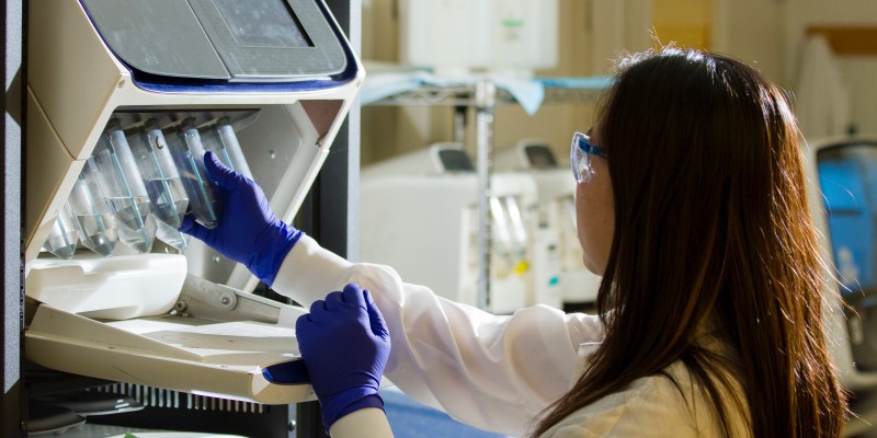 AstraZeneca đã tự động hóa việc quản lý chi phí như thế nào?